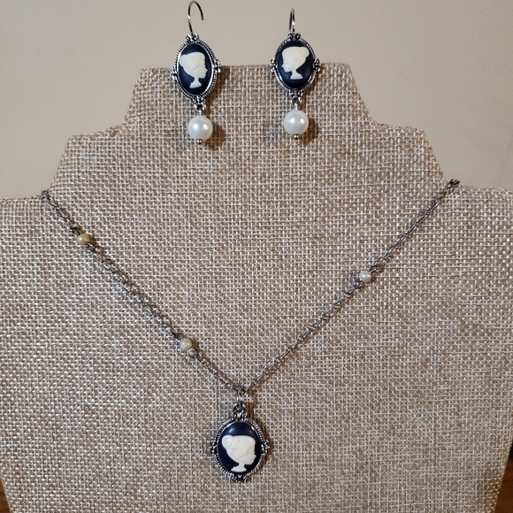 Lia Sophia Jewelry - Lia Sophia Ravinia Necklace and Earrings